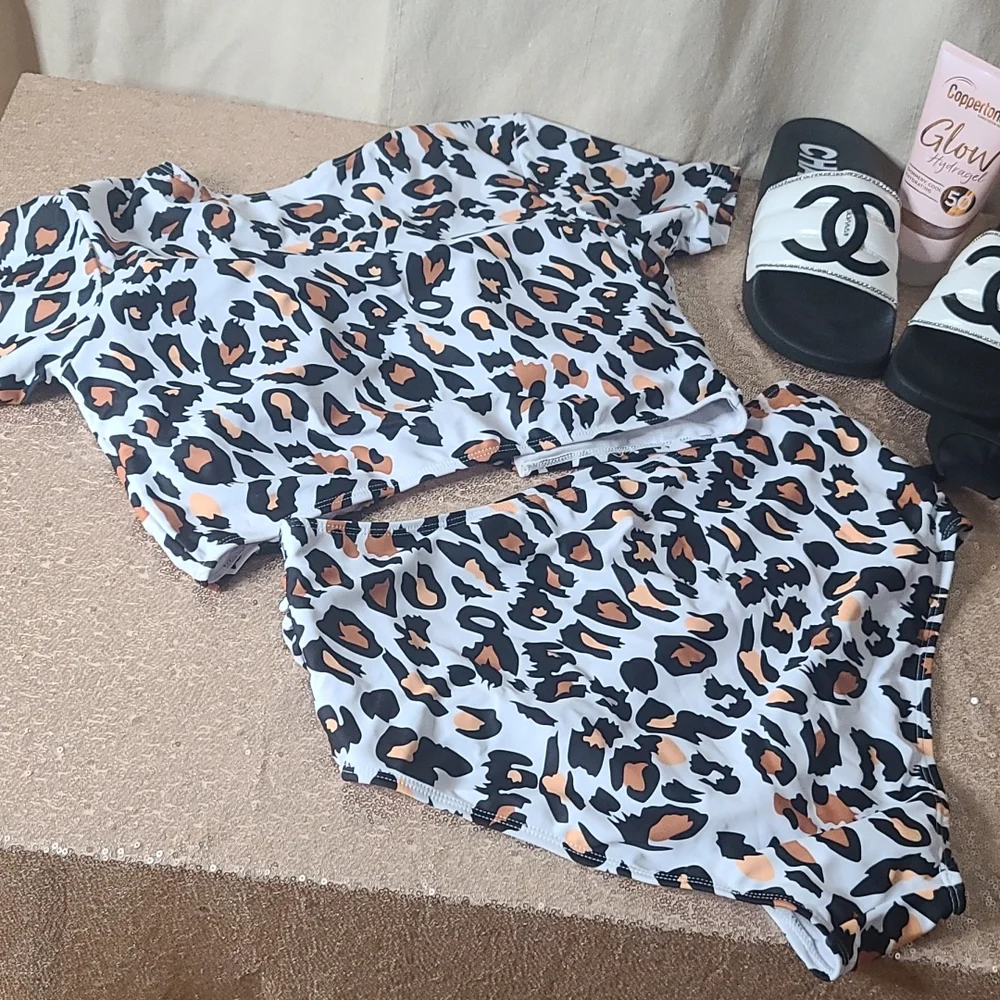 - Leopard 2 piece - Picture 5 of 8
